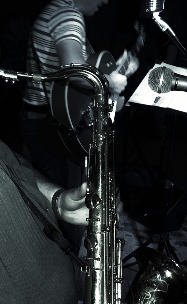 Comment adapter un style rockabilly à une tenue de travail sans être trop décontracté?