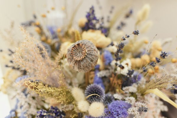 Bouquet bohème : fleurs séchées pour mariée élégante
